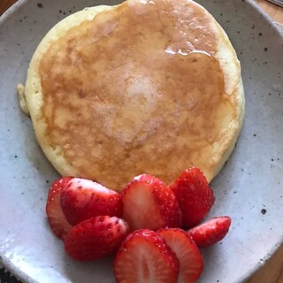 ホットプレートでホットケーキのいちご添え